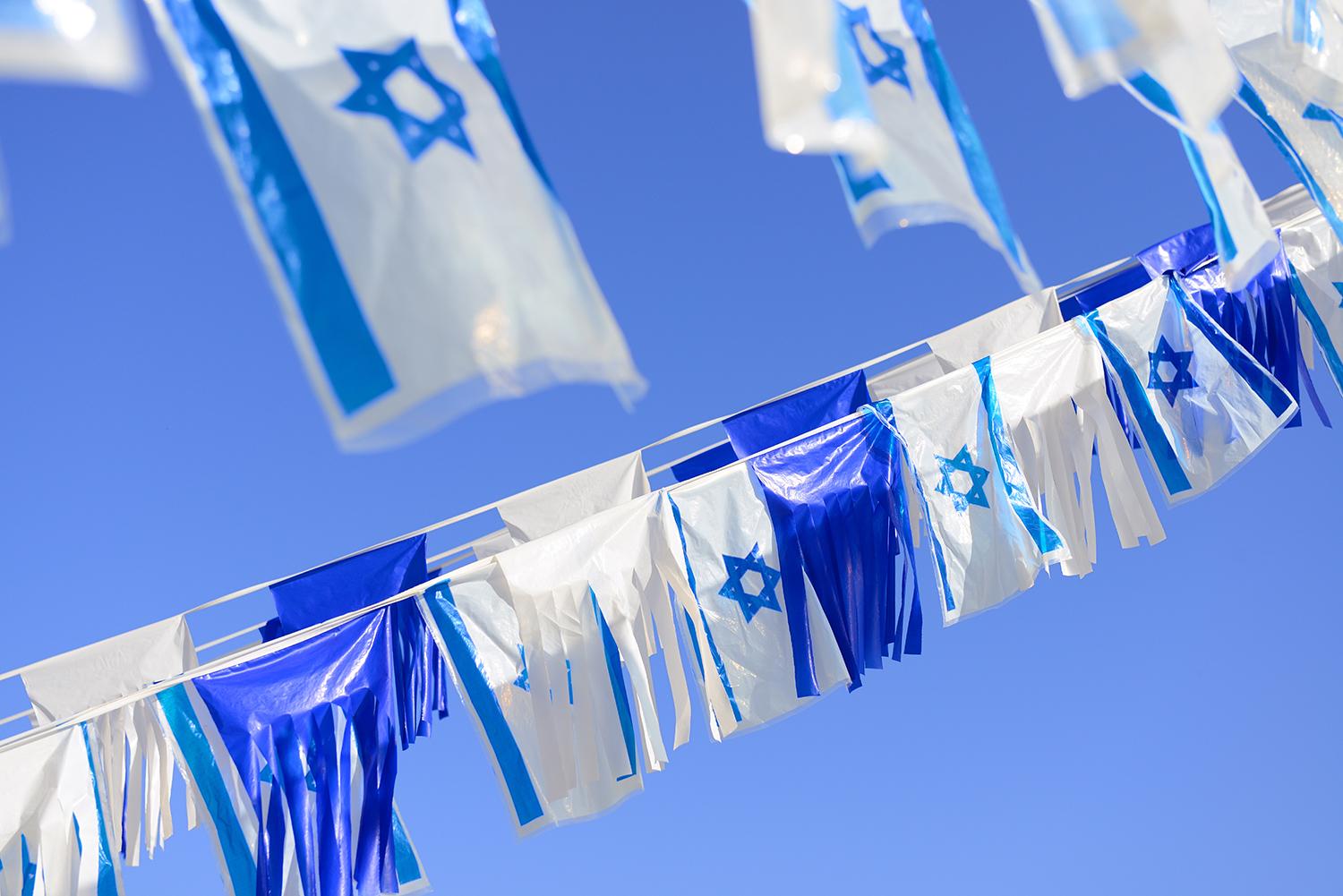 israeli-flags-holiday-20220428-151159.jpg